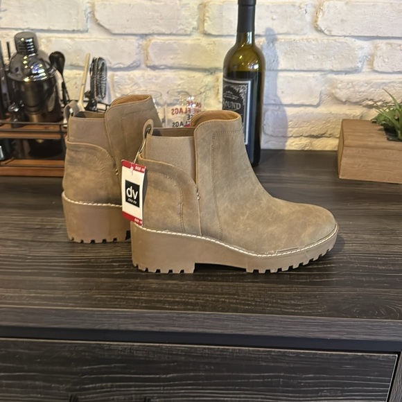 Women's Dolce Vita Chelsea boots - Picture 3 of 5
